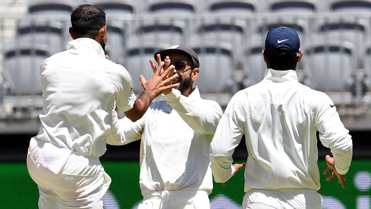 Khawaja out, Shami gets 5