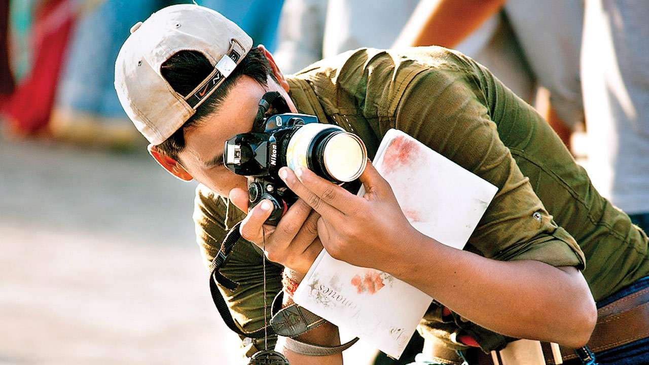 Pursuing a career in photography? Know the pros &amp; cons