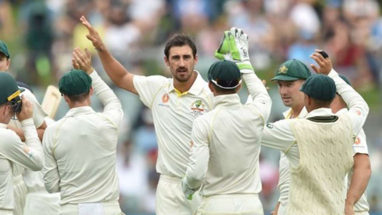 OUT, Mitch Starc strikes!