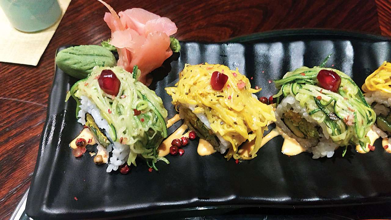 ZUCCHINI MAKI (Rs 450)
