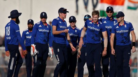 England rise to top