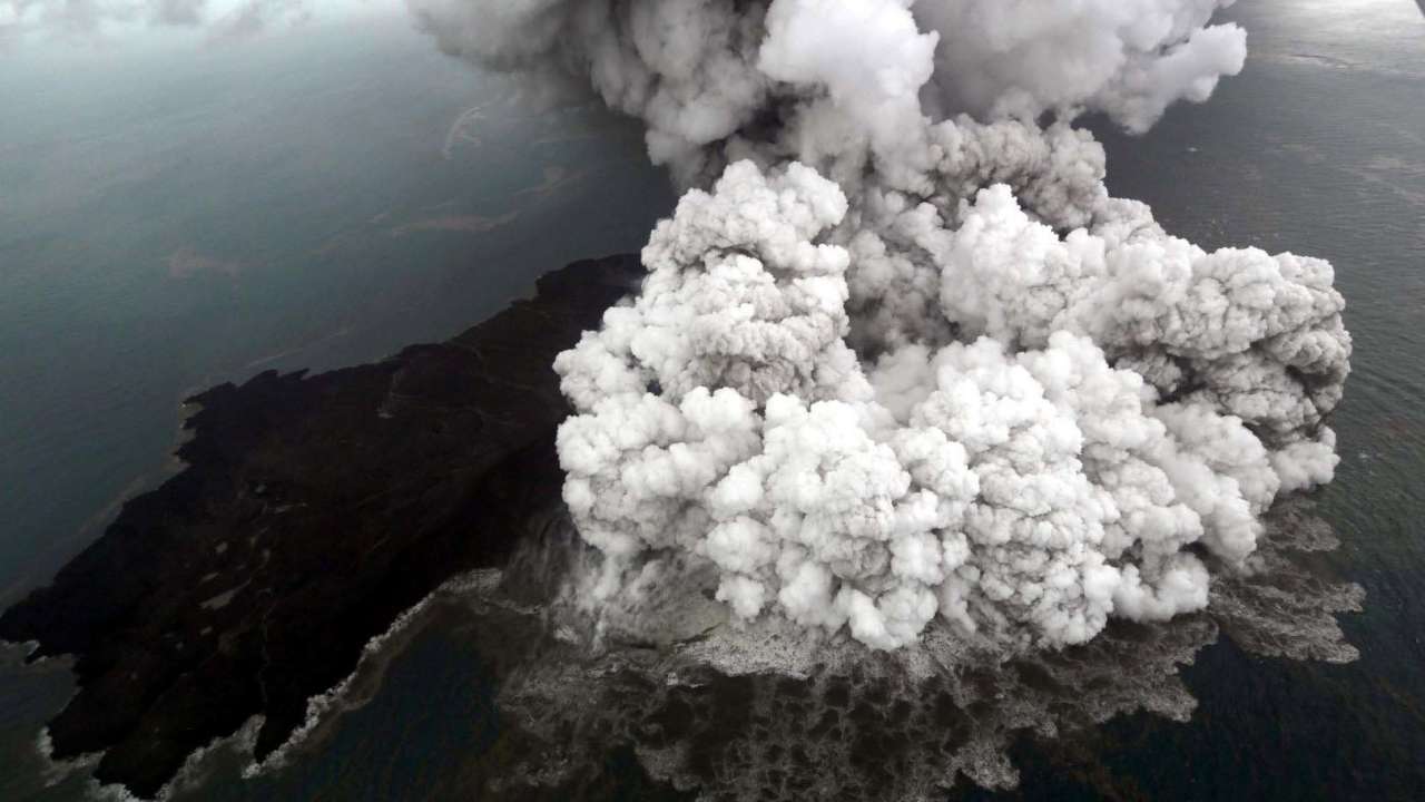 (Indonesia volcano)