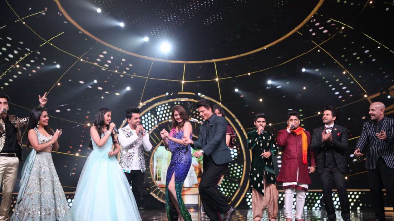 Shah Rukh Khan dances before winner is announced