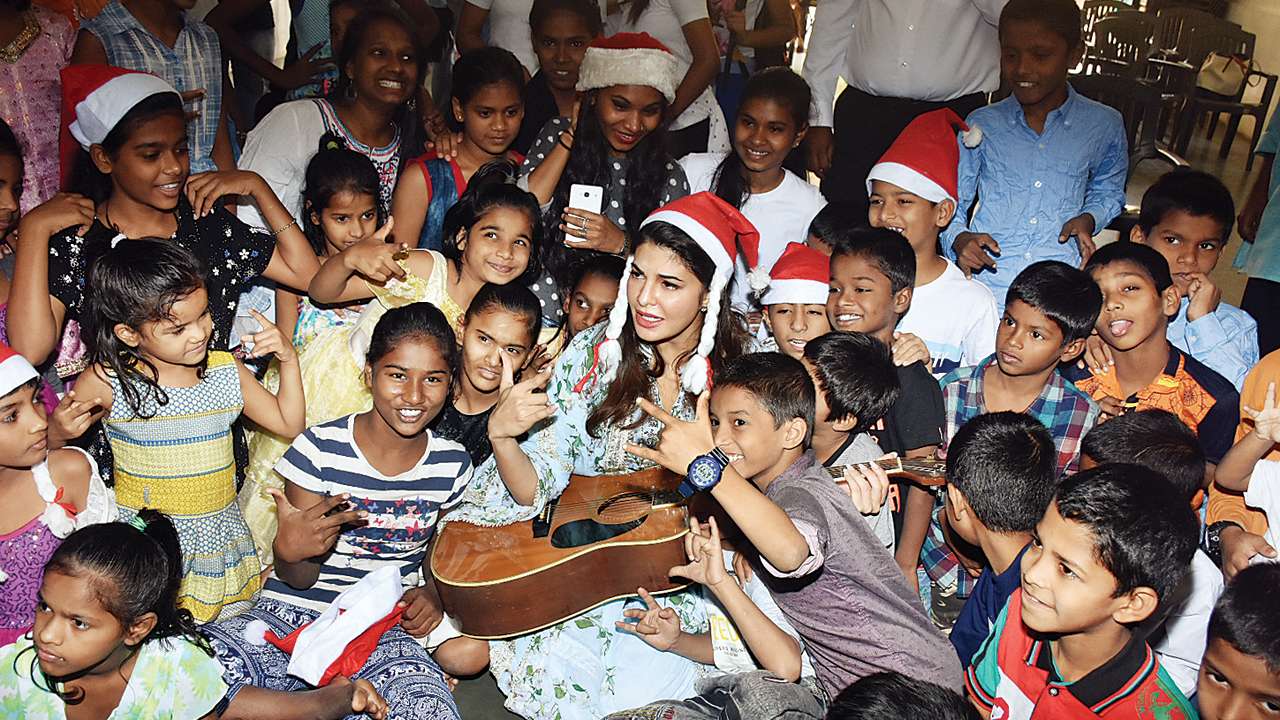 Jacqueline Fernandez spreads Christmas cheer
