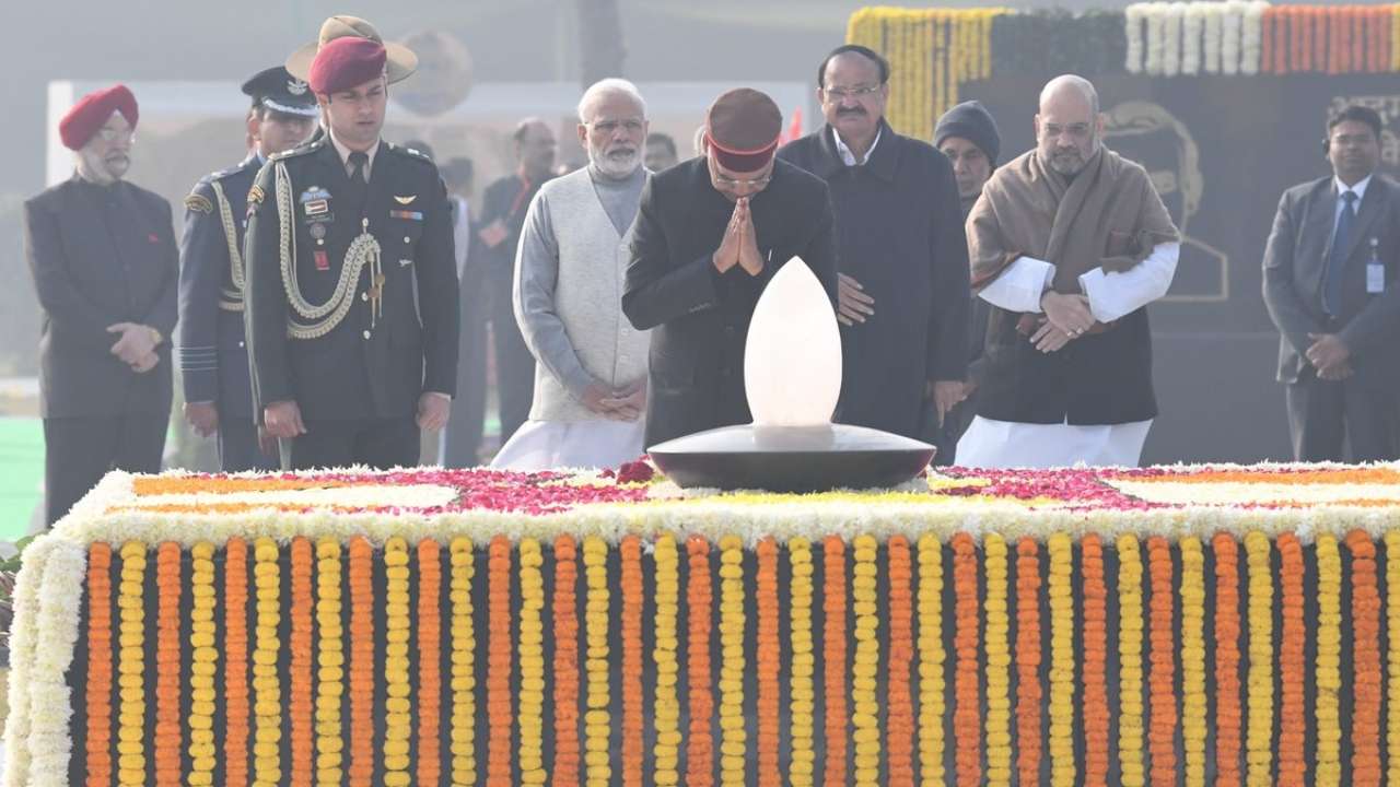 Modi, Kovind offering tribute