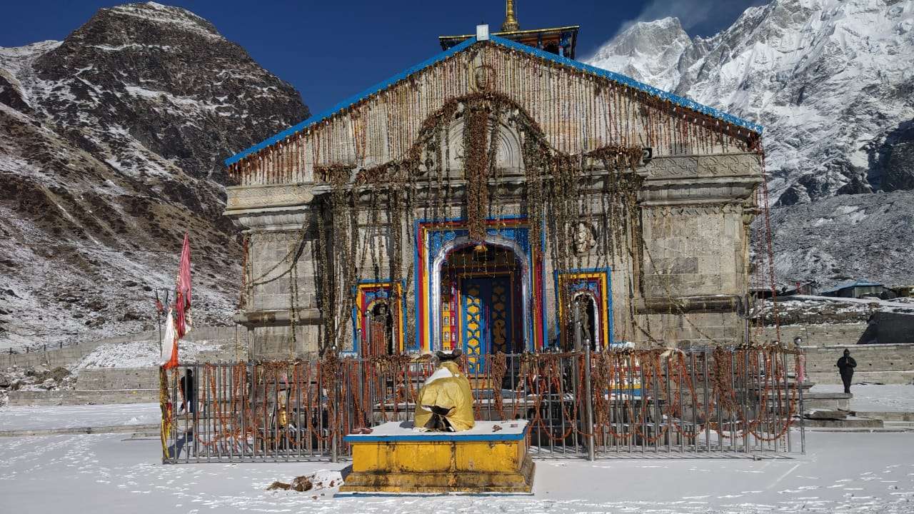 These pictures of fresh snowfall at Kedarnath temple are simply