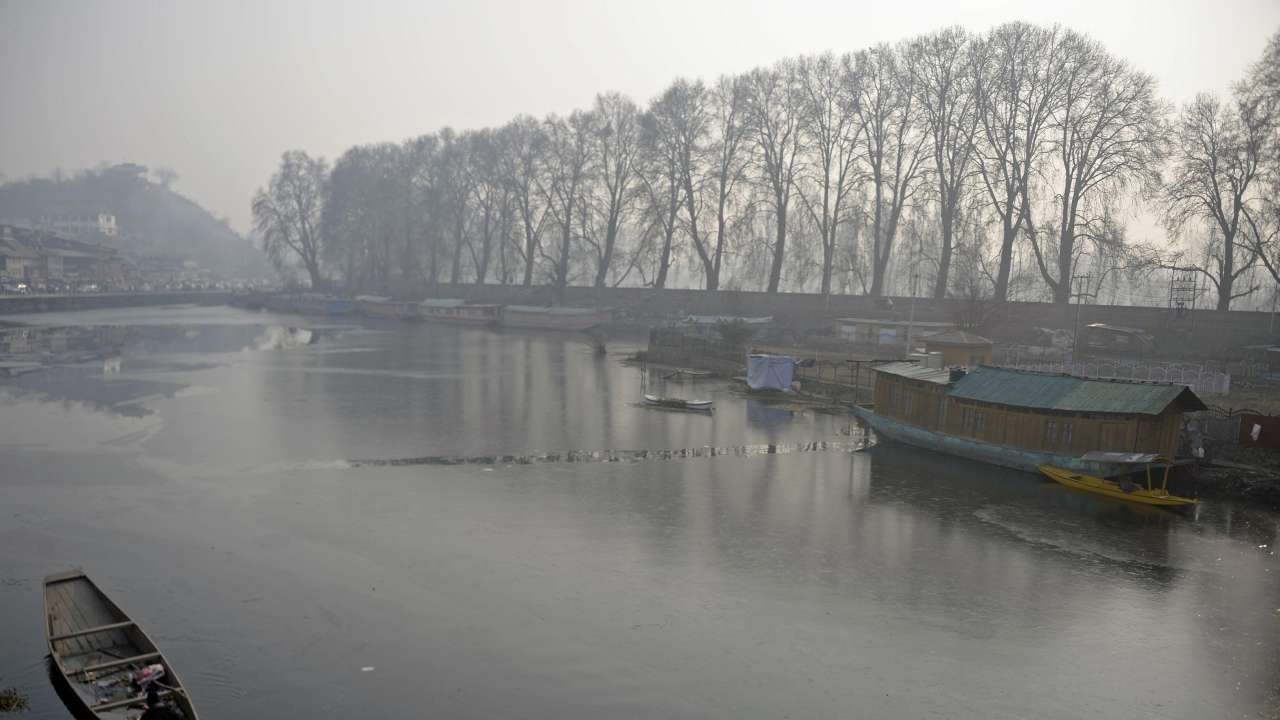 These pics show that Kashmir is a joy to behold in winter