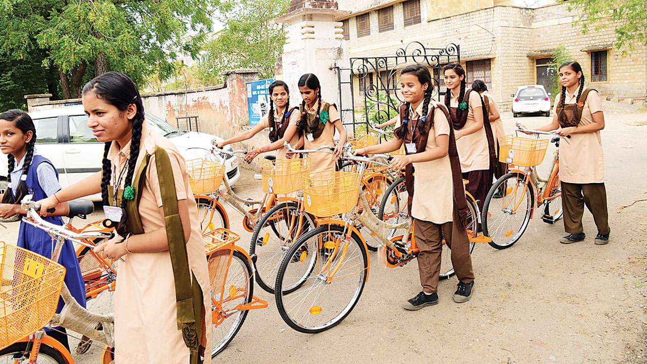 school dress government