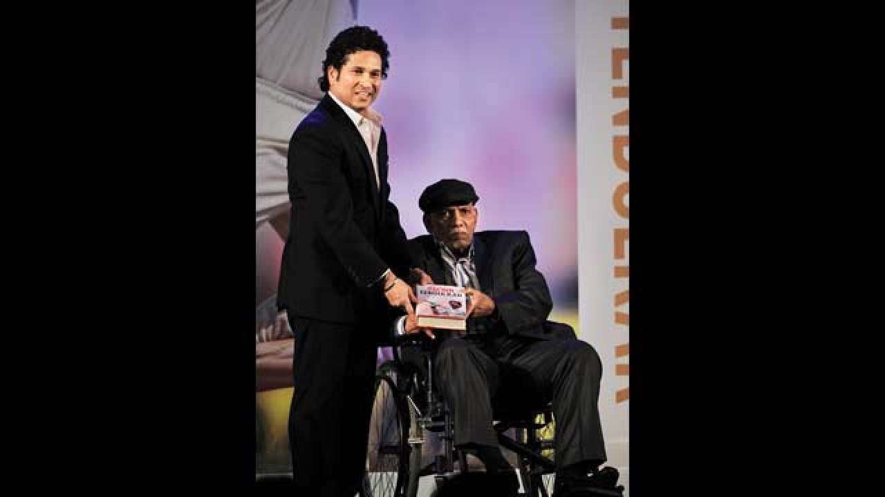Coach Ramakant Achrekar with Sachin Tendulkar at the latter’s book launch.