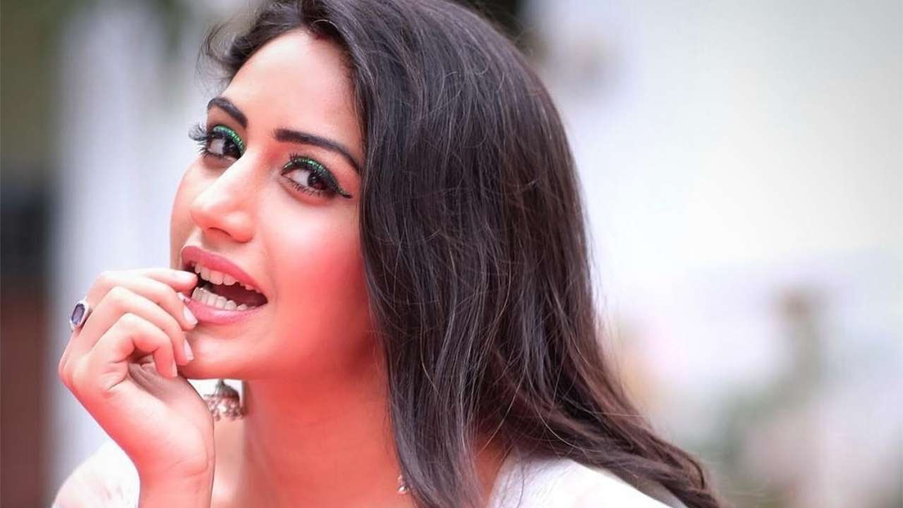 'Ishqbaaz' fame Surbhi Chandna gives herself a 'little gift', see pic