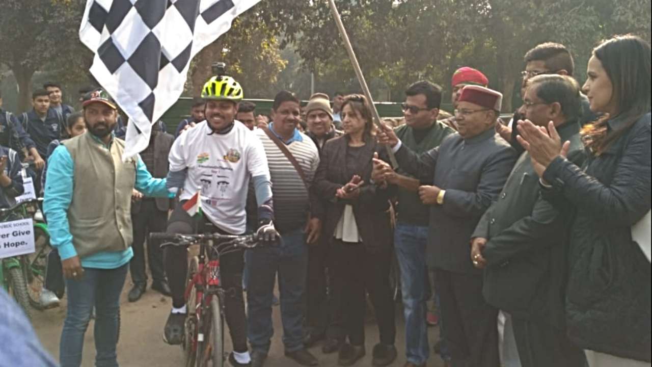 Minister of Social Justice and Empowerment Dr Thawarchand Gehlot  flagged off the cycle ride peddled by Mayur Dumasia