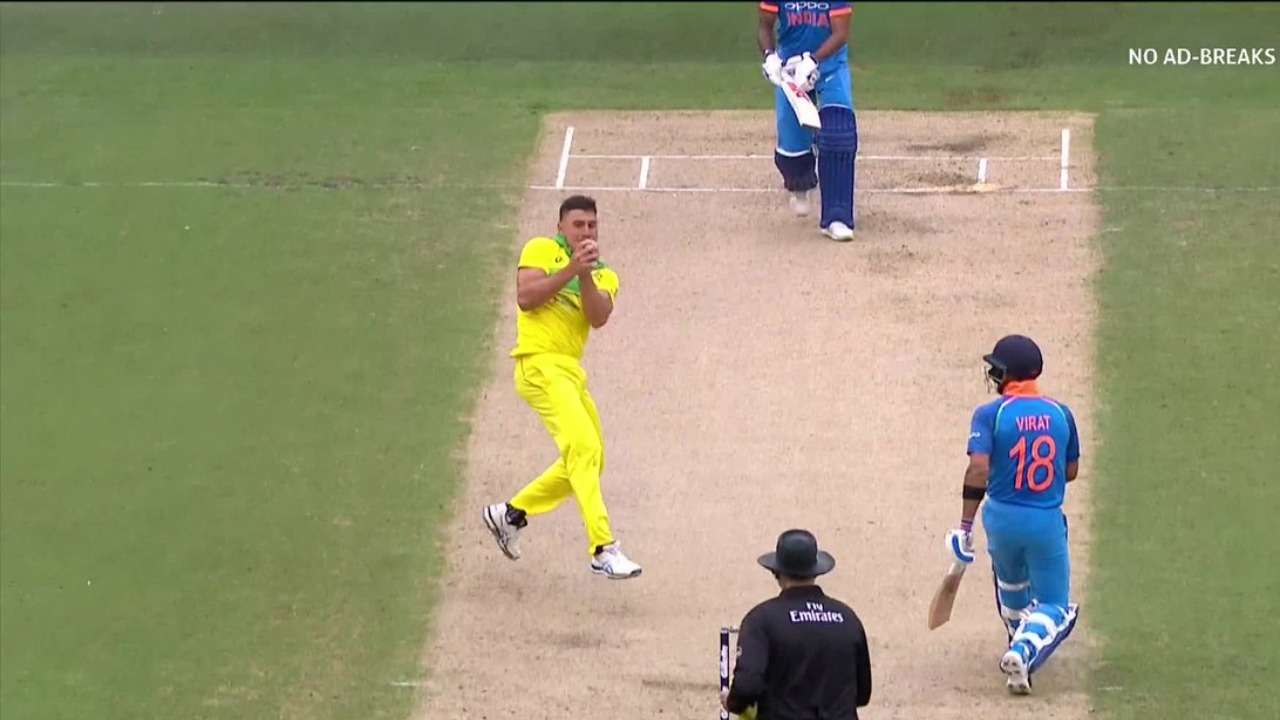 OUT! Stoinis dismisses Dhawan