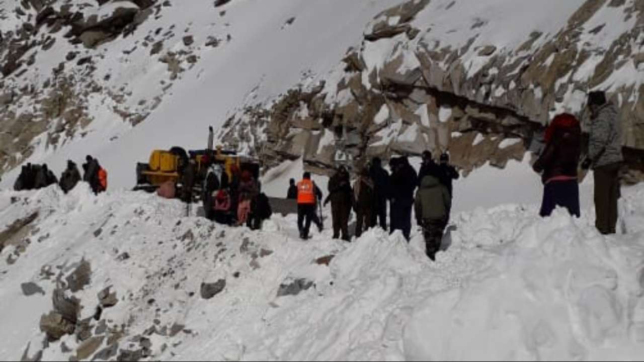 J&k: Truck comes under avalanche in Ladakh, at least five dead