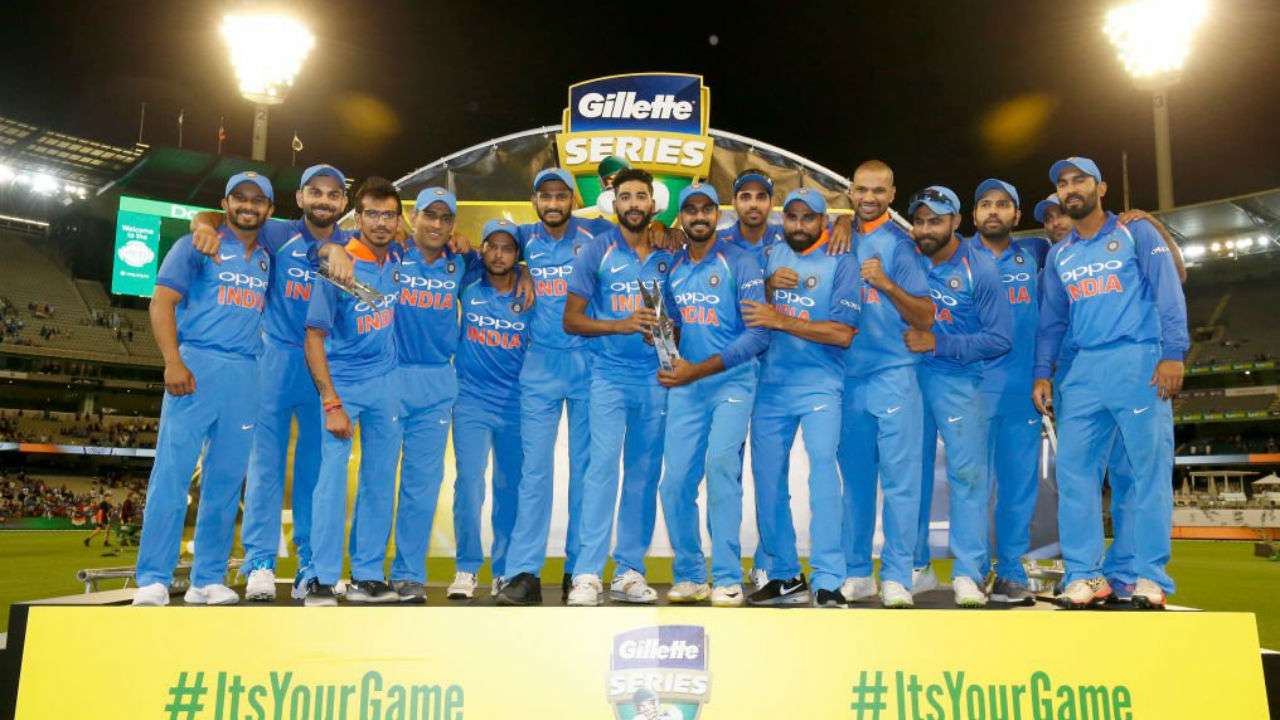 Team India with trophy