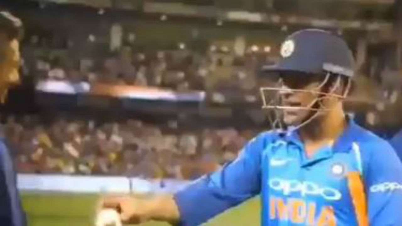 MS Dhoni and Sanjay Bangar