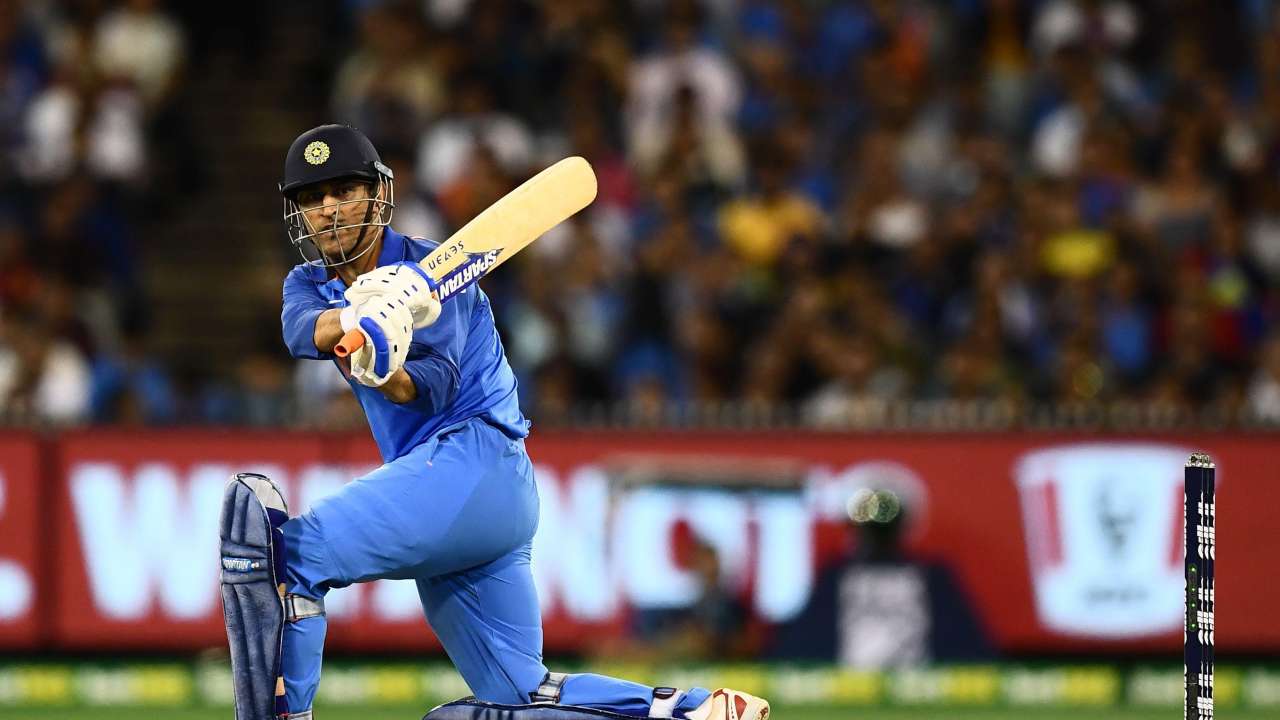 Langer praises Dhoni