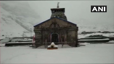 Visuals of snowfall from Kedarnath temple