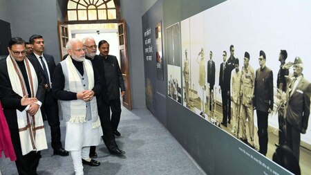 PM Modi looking at pictures from India's freedom struggle