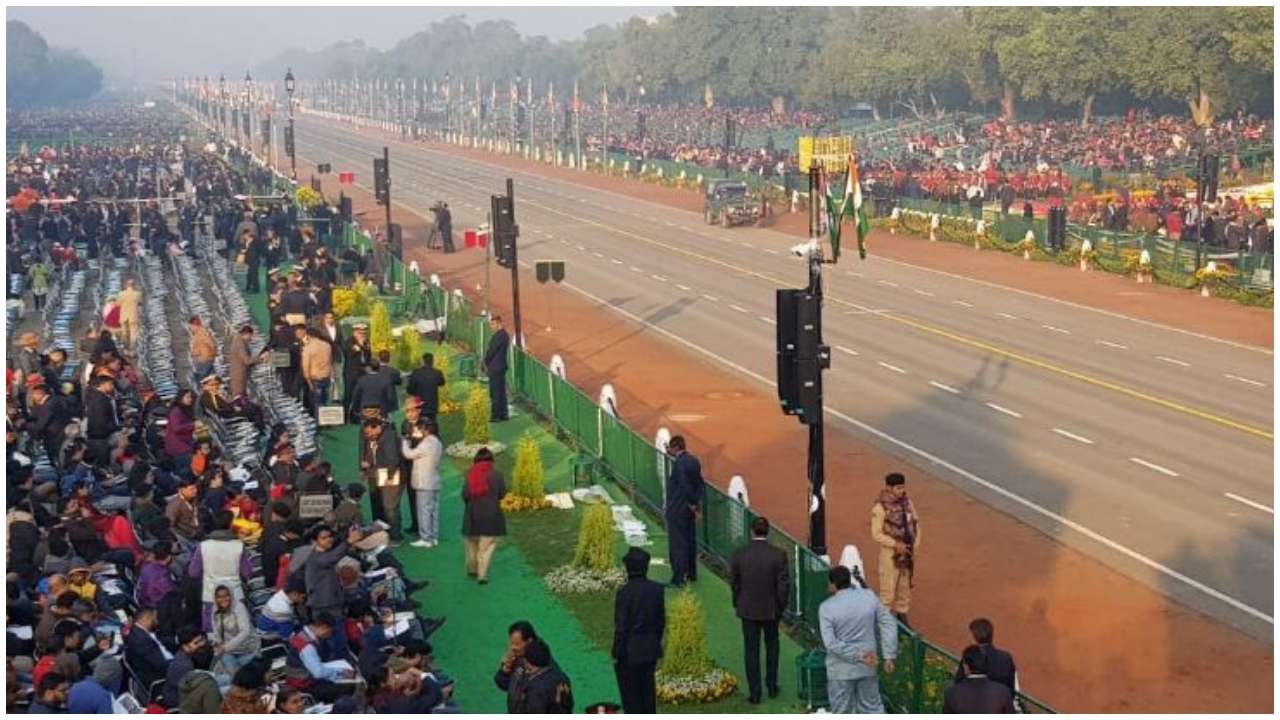 Masses gather for the parade