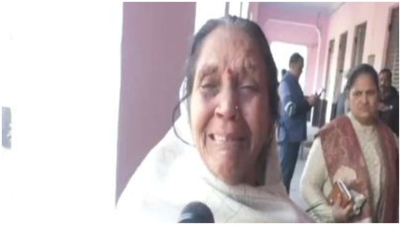 Shahjahapur: Freedom fighter's daughter cries at Republic Day event