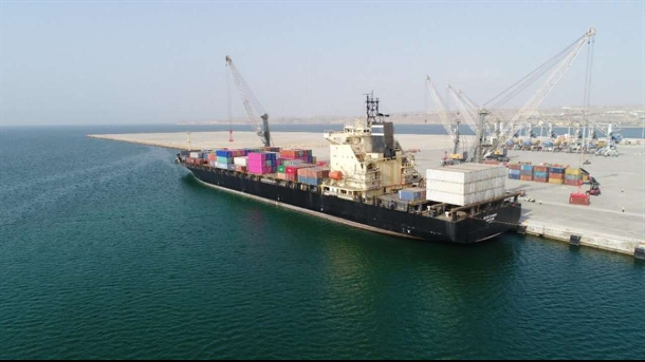 A ship arrives at Chabahar (Pic source: Iran PMO)