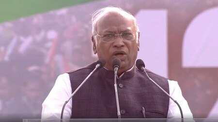 Seniority can't be only criteria: Kharge
