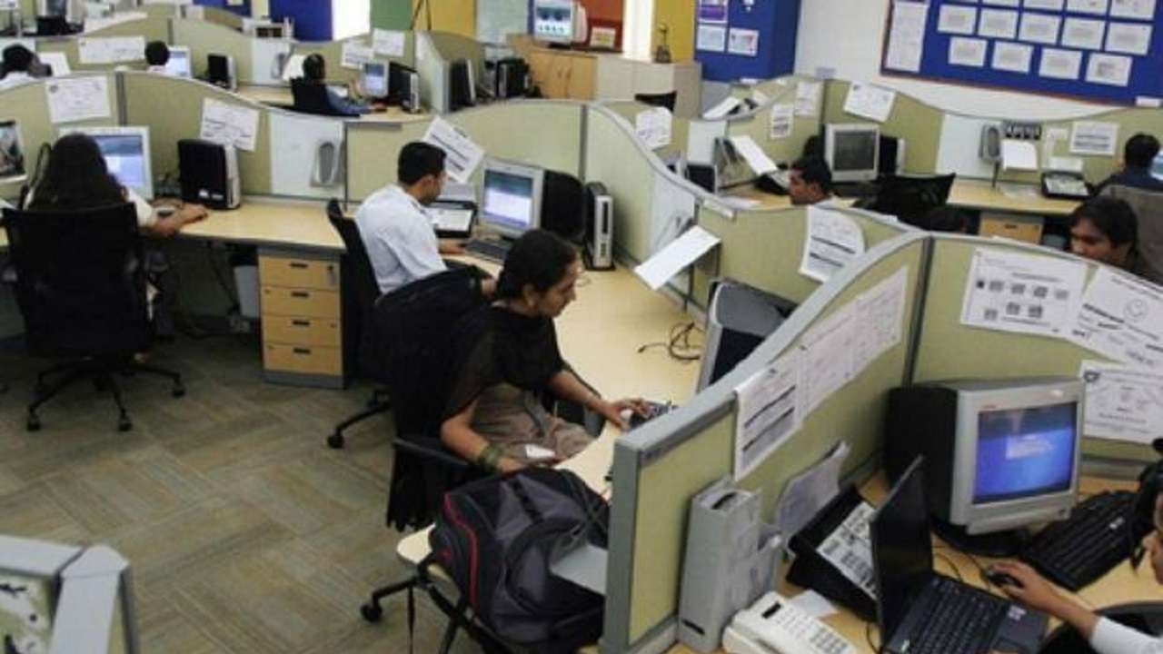 India's service sector activity slips for second straight month, employment rises