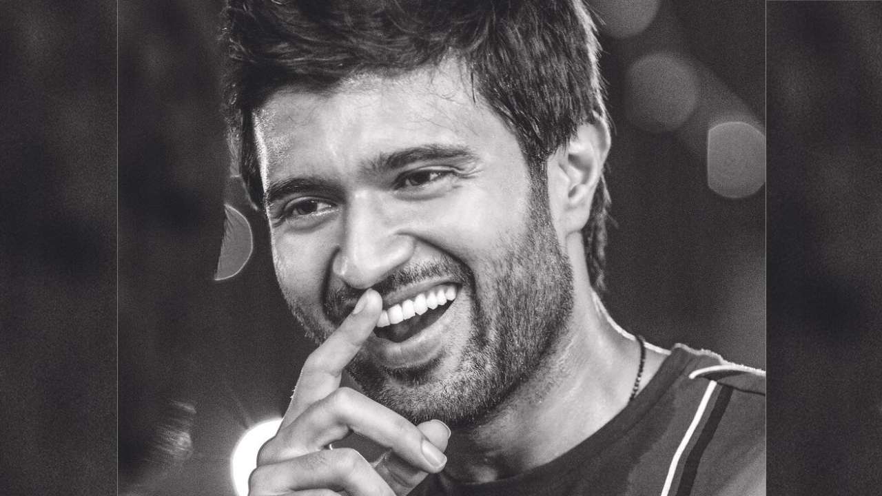 Vijay Deverakonda's unexpected treat for these little girls is the sweetest thing ever Vijay Deverakonda's unexpected treat for these little girls is the sweetest thing ever