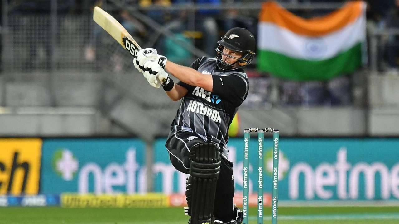 Kuldeep Yadav gets Colin Munro