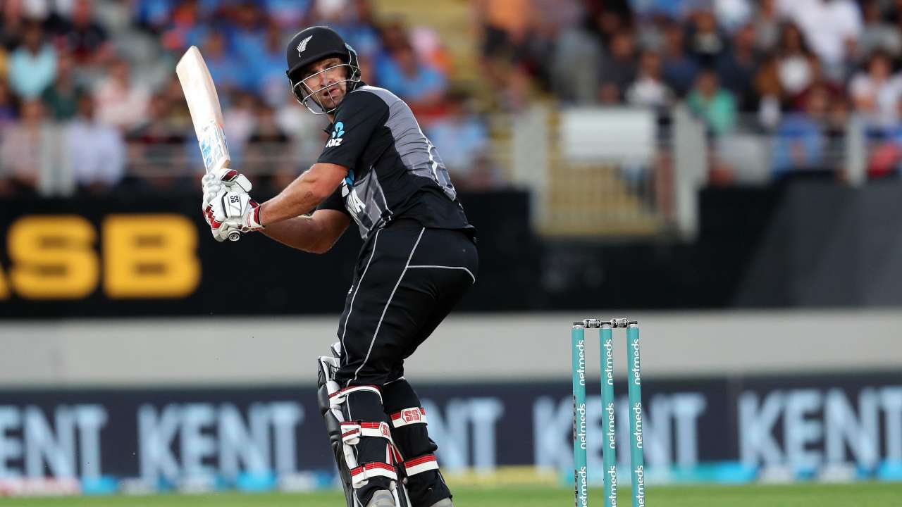 Colin de Grandhomme is OUT as New Zealand near 200