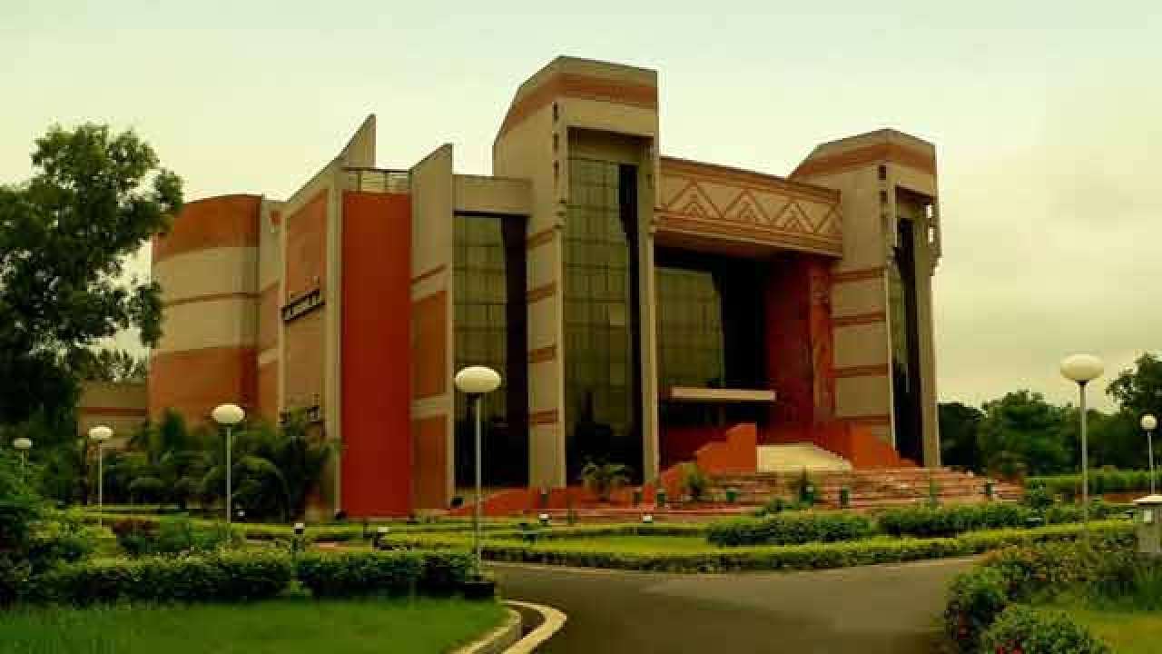 IIM Calcutta (WikiPedia)