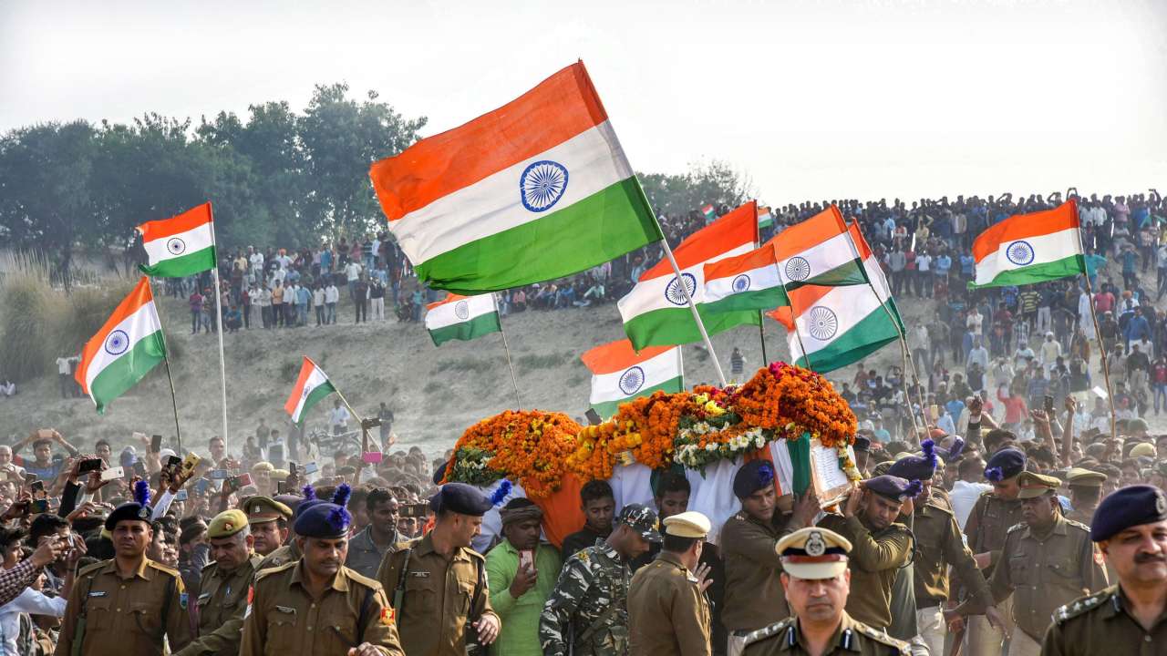 Last rites of martyr being performed in Varanasi