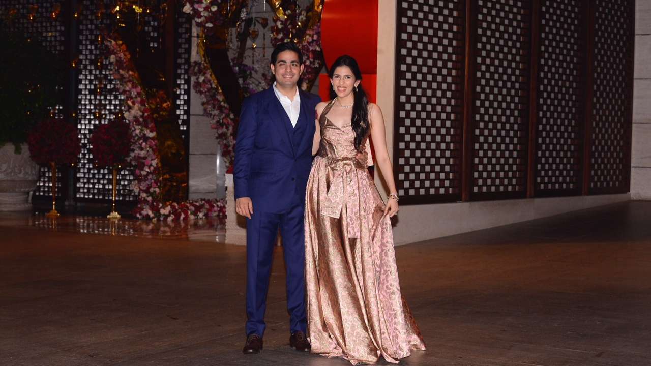 Akash Ambani-Shloka Mehta's pre-wedding festivities begin at Antilia ...