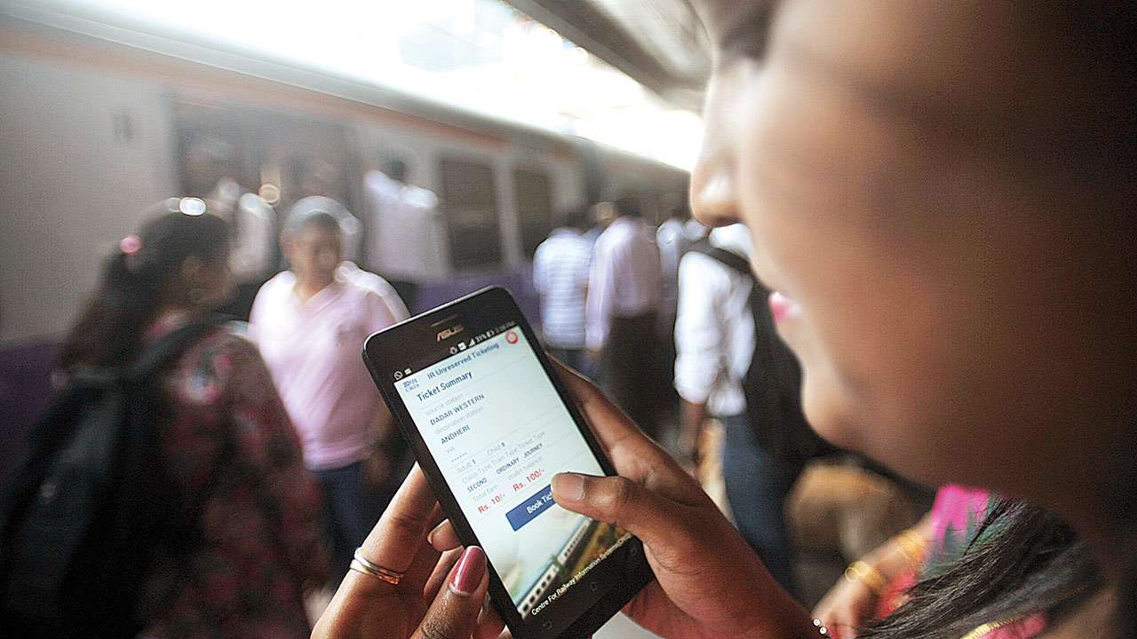 Mumbai turns to mobile ticketing app to travel in trains