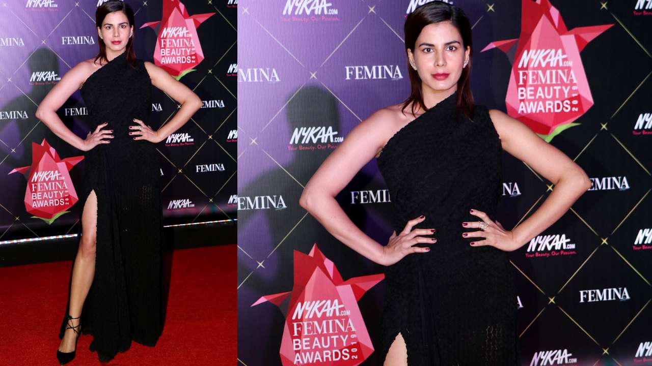 Deepika Padukone picks Ranveer Singh's outfit, Sara Ali Khan slays at  beauty awards