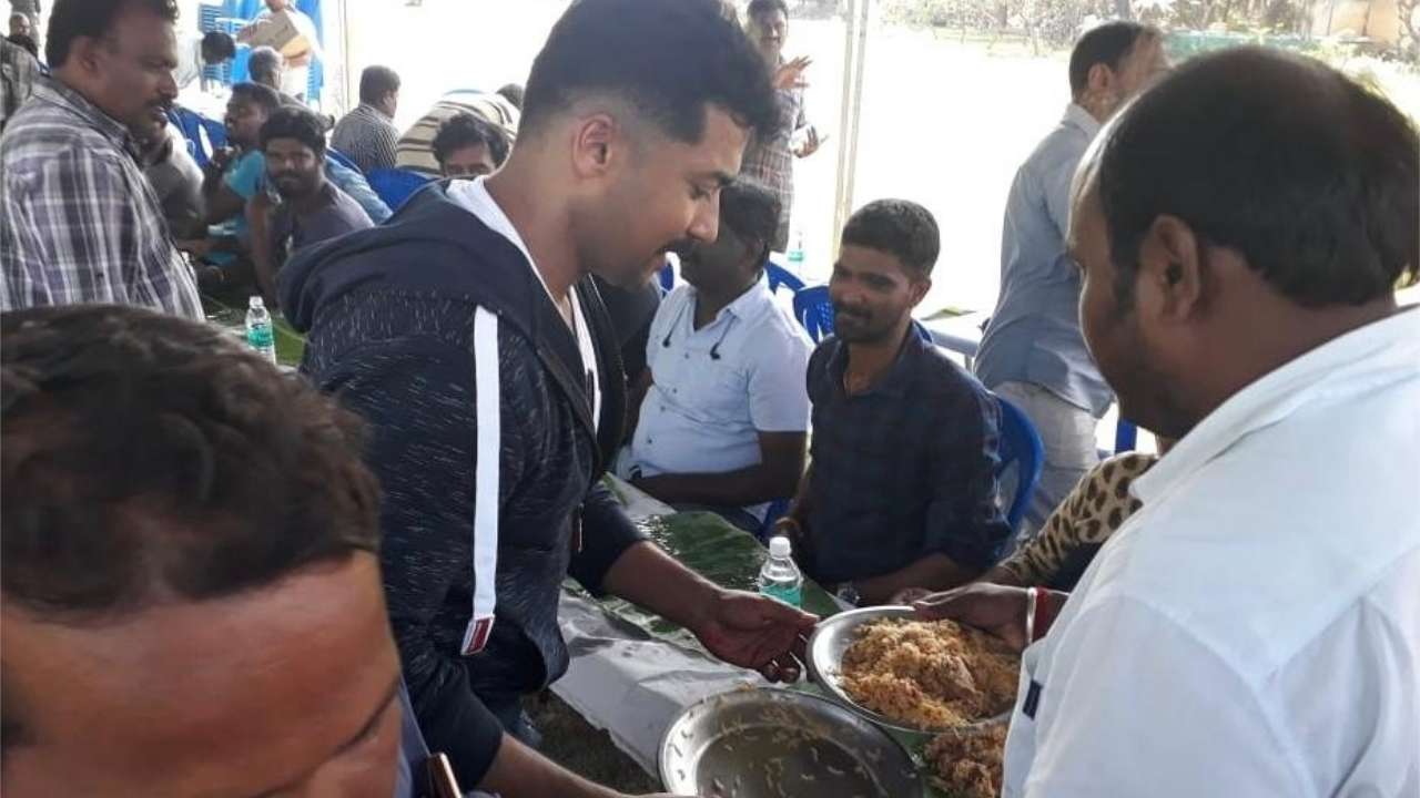 THIS picture of 'NGK' star Suriya serving biryani to the crew of 'Kaappaan'  is going VIRAL!
