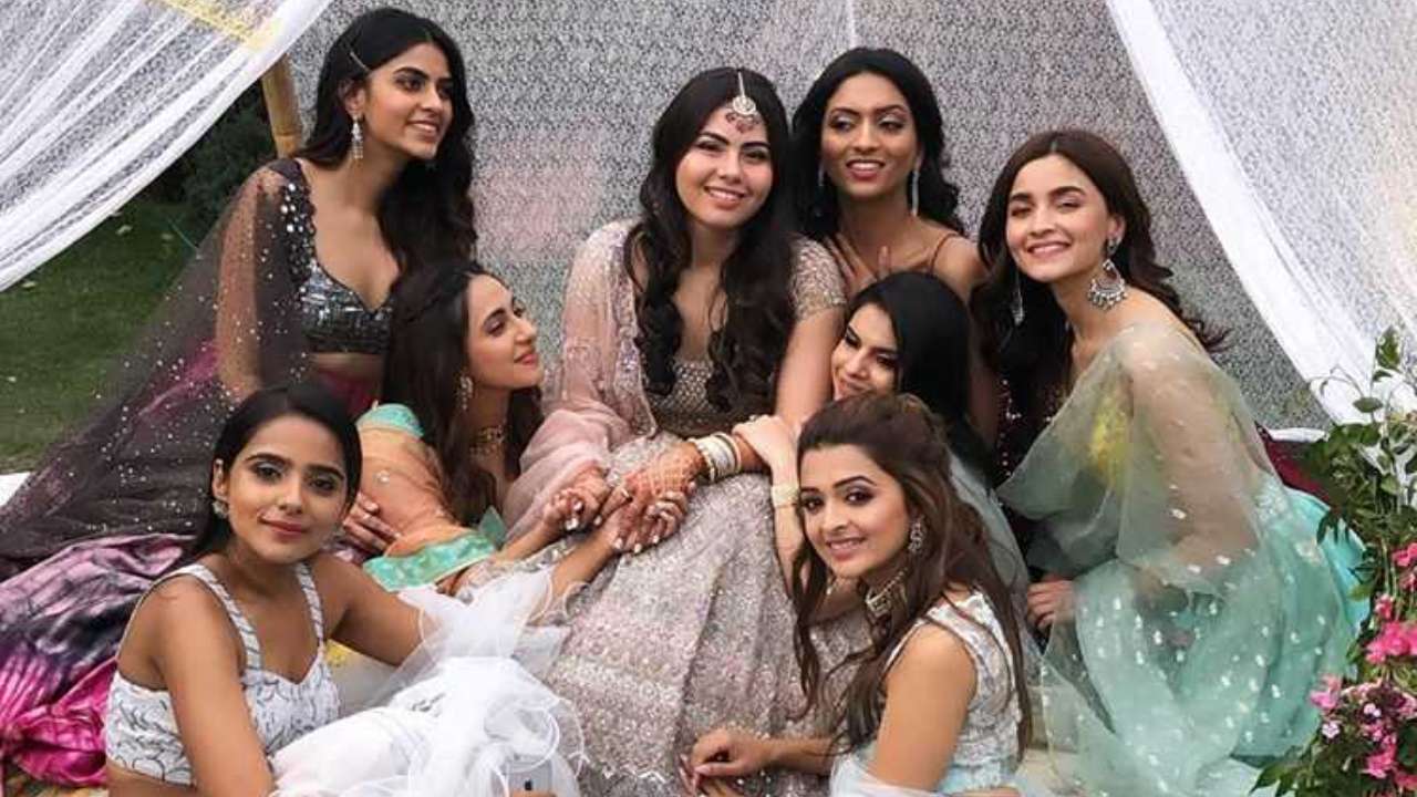 Photos: Alia Bhatt is the prettiest and happiest bridesmaid at her best