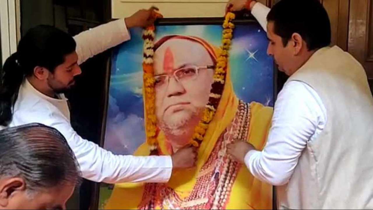 (Akhil Bhartiya Sant Samiti chief Jagadguru Hansdevacharya) 