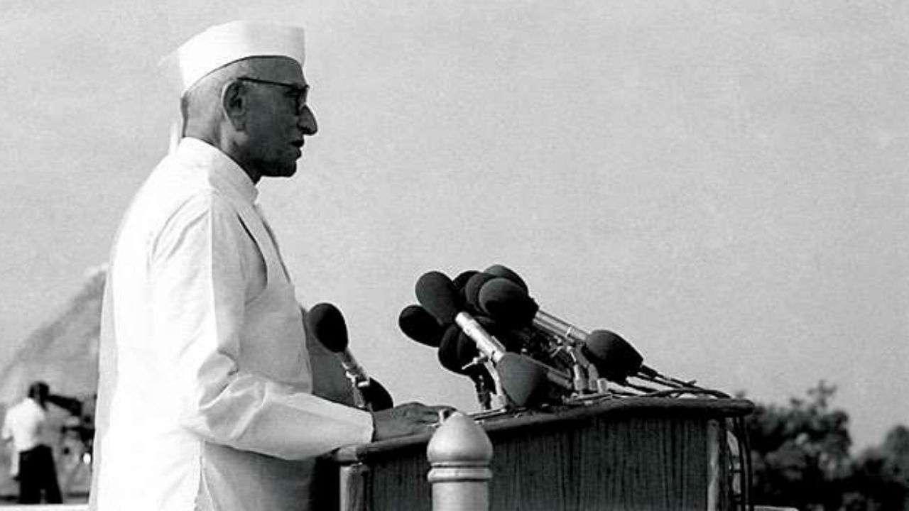 'Ex-PM Morarji Desai's contributions towards constitution taught us great demoractic values'