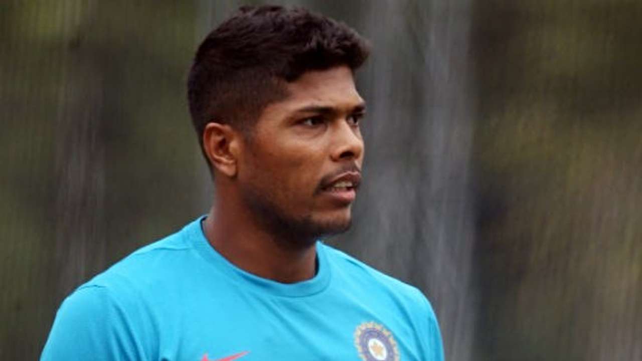 Umesh Yadav sent back to pavellion by Pat Cummins