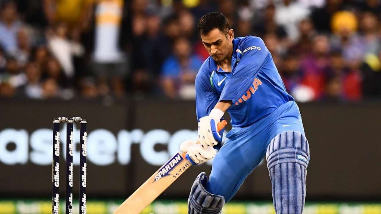 Dhoni Is Finished With The Bat Twitter Users Lose It As Msd Turns Ms Dhoni Walked In At Number 5 As India Lost Rishabh Pant Soon Kl Rahul Who Scored A Half Century Fell Were 100 6 After 15 Overs They