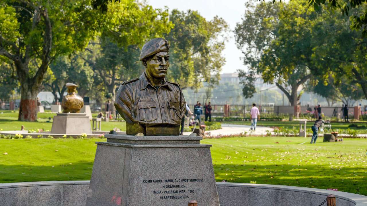 Statue of CQMH Abdul Hamid