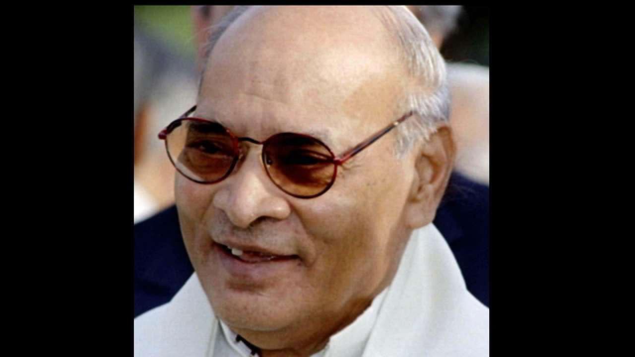 Hope history judges PV Rao better than it has yet: Mukherjee, Singh