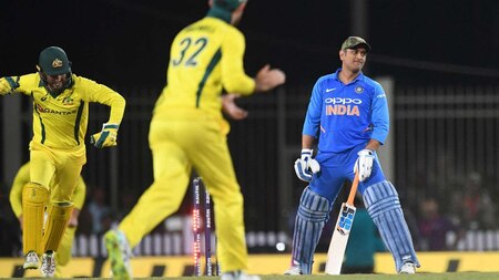 MS Dhoni out for 26