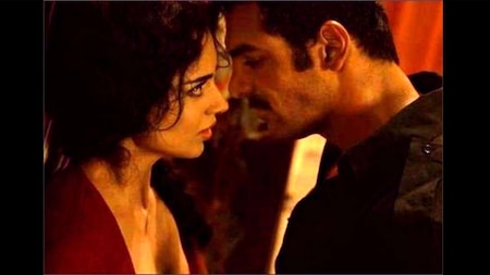 The love-making sequence left both John and Kangana bruised