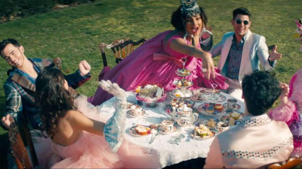 Priyanka Chopra goes OMGeee as Jonas brothers' 'Sucker' tops on Billboard Hot 100