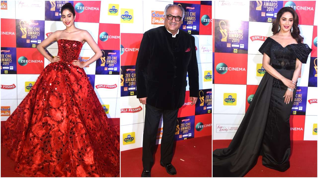 Janhvi, Boney Kapoor and Madhuri Dixit strike a pose!