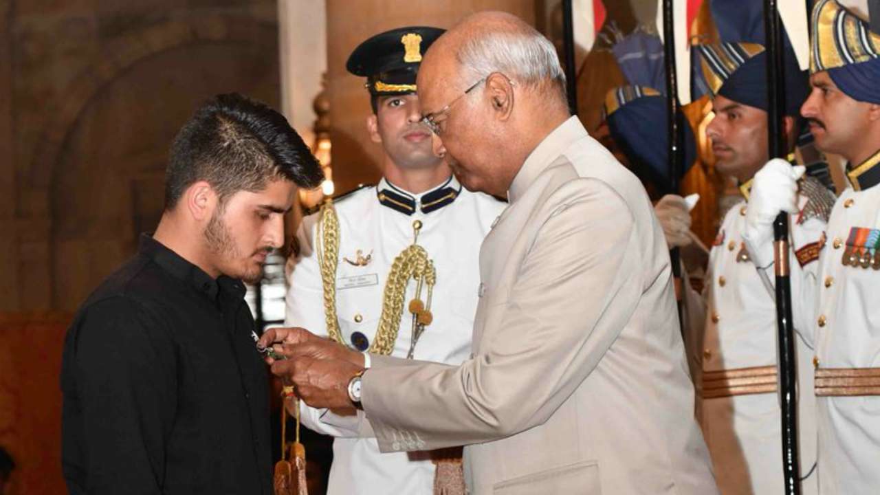 President Kovind presents Shaurya Chakra to Irfan Ramzan Sheikh