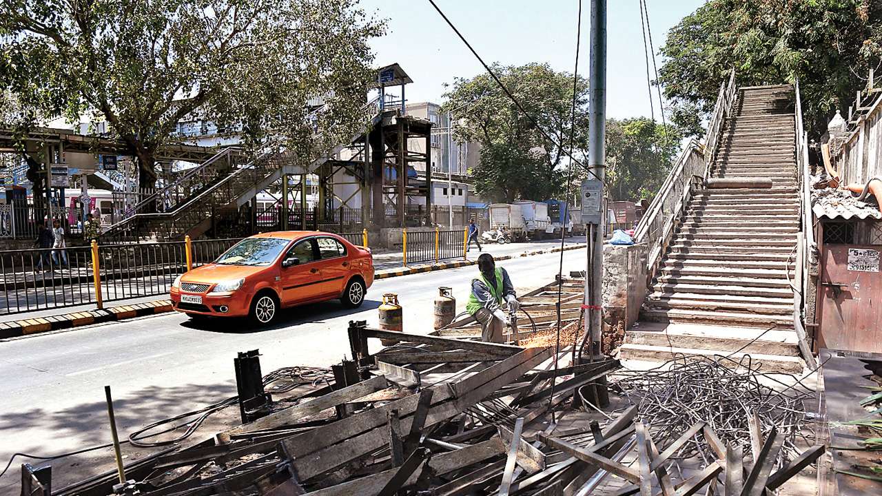 Marine Lines station FOB