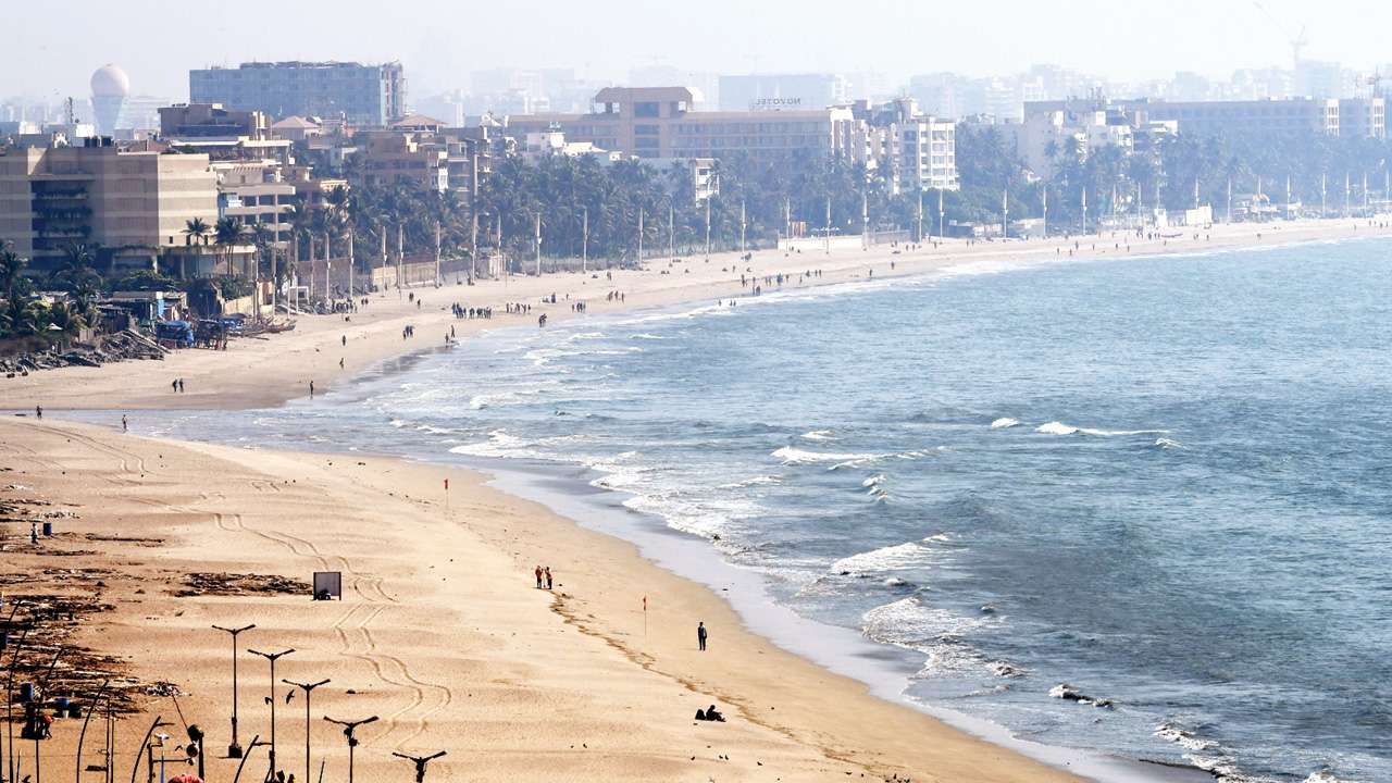 Glittery advertisements to obstruct your sea view at Juhu, Bandra soon